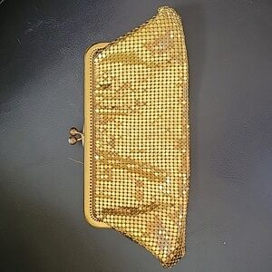 Vintage Gold Mesh Evening Clutch With Kiss lock Closure